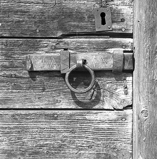 Parcelle 1757. Le loquet de la porte du rez-de-chaussée. Détail.