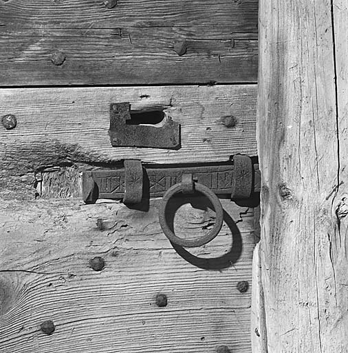 Le Chazelet. Parcelle 153. Le loquet de la porte du rez-de-chaussée.