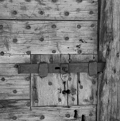 Parcelle 140. Grenier. Le loquet de la porte. Détail.