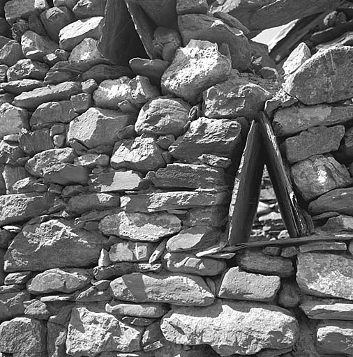 Clos du Plot. Jour triangulaire. Détail de construction.