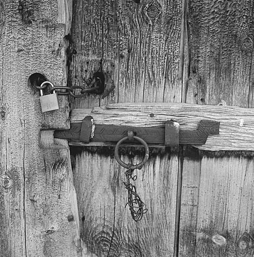 Pramailler. Loquet de porte.