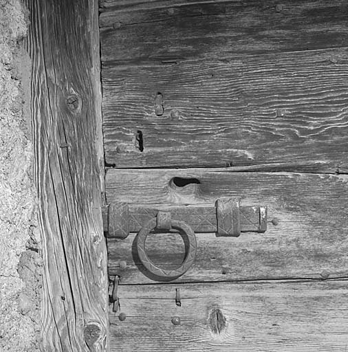 Pramailler. Loquet de porte.