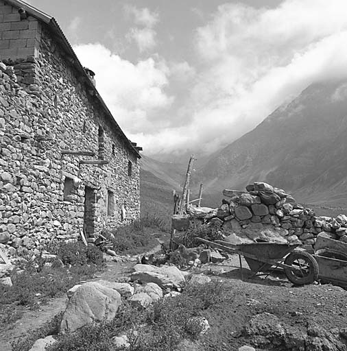 Parcelle 375. Façade. Vue prise du sud.