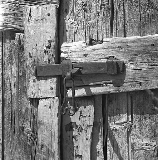 Les Clots. Chalet. Loquet de porte.