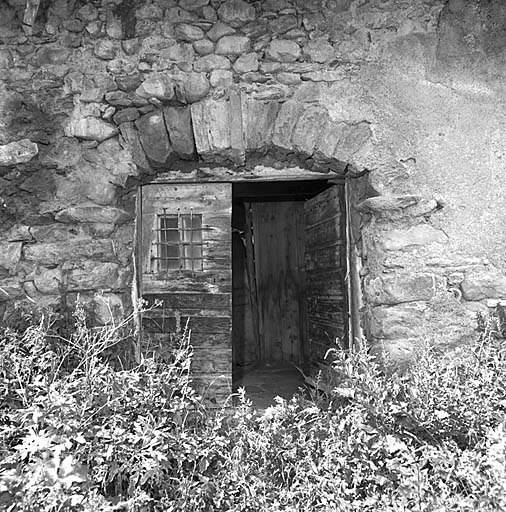 Les Hyères. Maison 426. Porte de l'entrée.