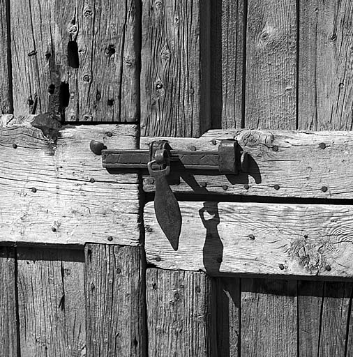 Le loquet de la porte de la grange.