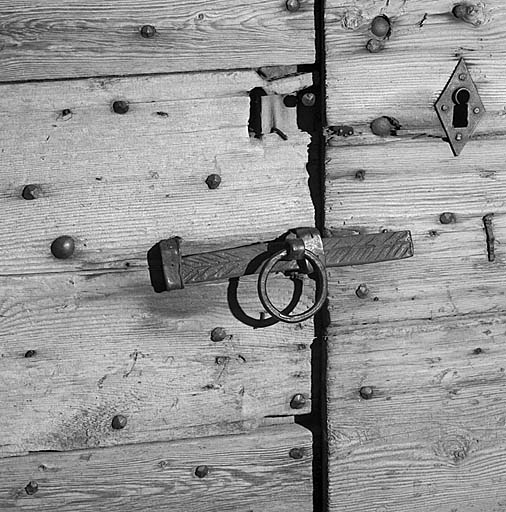 Le Villar. Ferme 365. Loquet de porte de la grange.