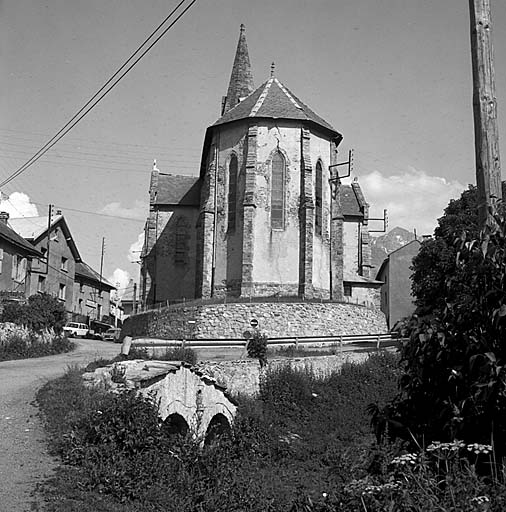 Le chevet. Vue prise de l'ouest.