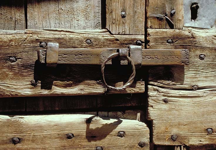 Le Villar. Ferme 383. Loquet de porte de la grange.