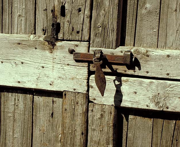 Le loquet de la porte de la grange.