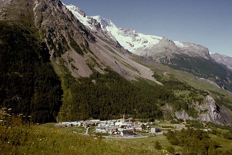 Le Villar. Vue prise du nord.
