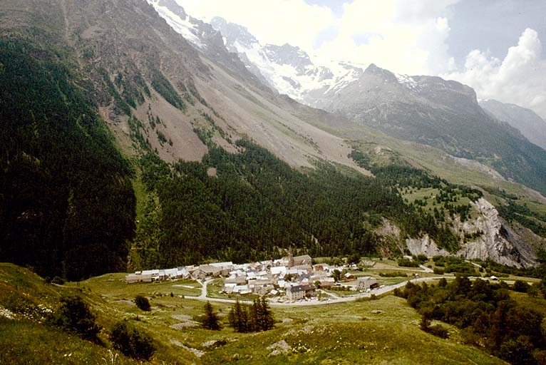 Le Villar, vue de situation prise du nord.
