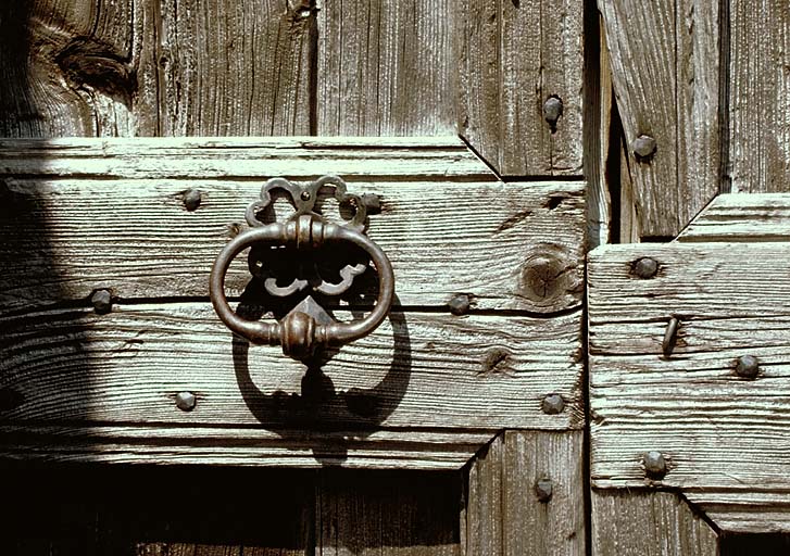Le Pied du Col. Ferme 665. Loquet de la porte de la grange.