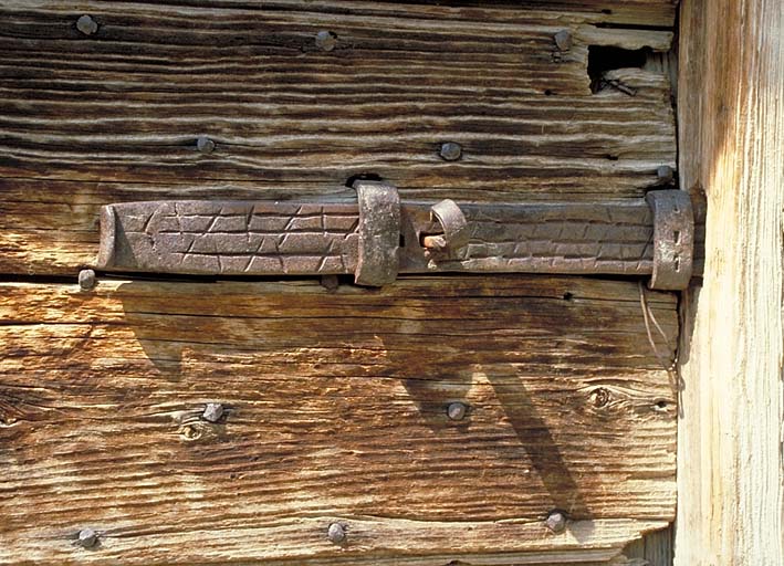 Le loquet de la porte d'entrée.