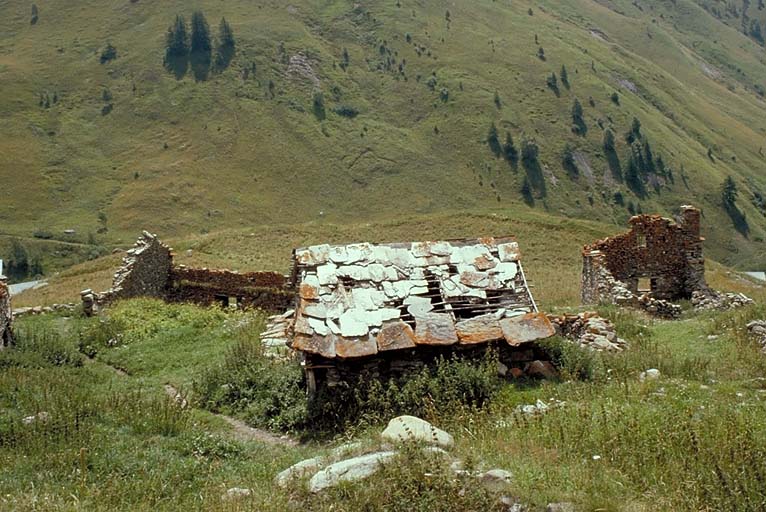 La Saulce. Chambre de petite taille desservant un habitat saisonnier.