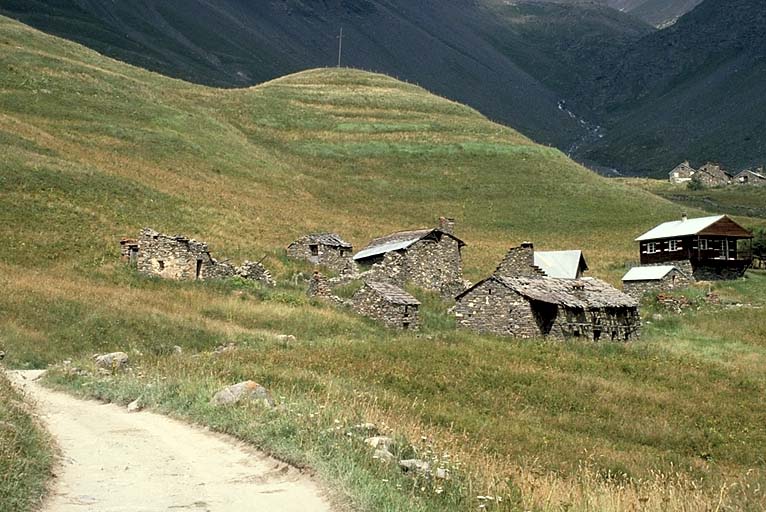 Vafroide, le Pré-Rond. Vue d'ensemble prise du sud-ouest.
