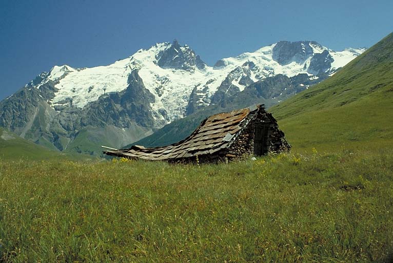 Les Vourzillas. Maison. Vue de situation.