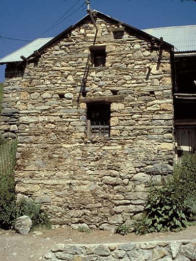 Les Vourzillas. . Maison. Pignon.