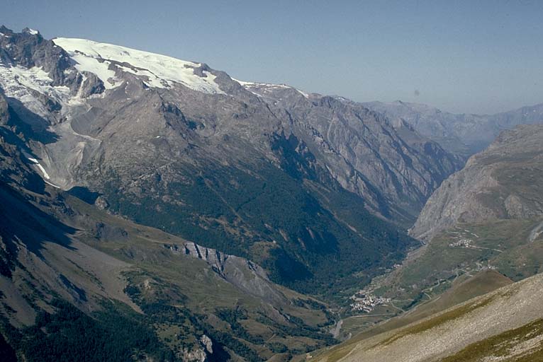 Valfroide. Vue prise de Villar-d'Arêne.