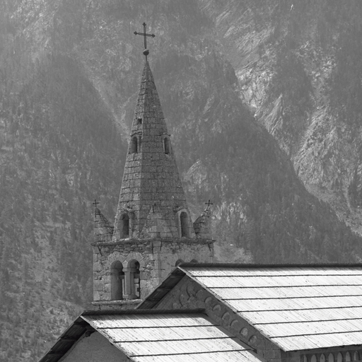 Vue d'ensemble du clocher prise du nord-est.