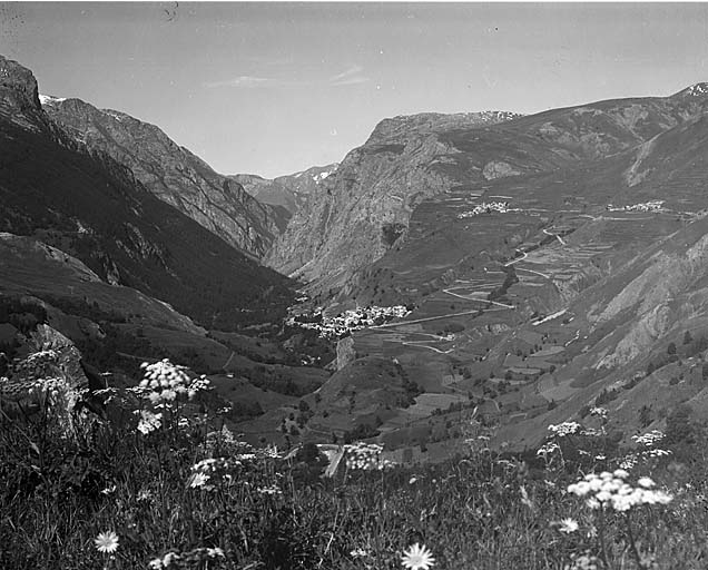 Le village, vue prise de l'est.