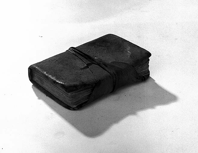 Livre fermé.