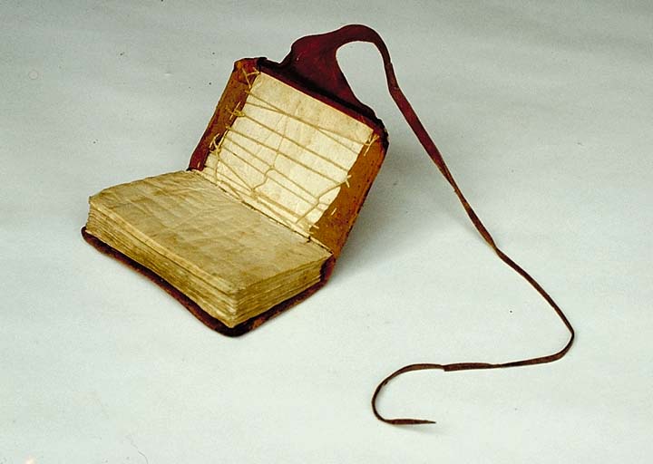 Livre ouvert. Le texte porte la date 1837.