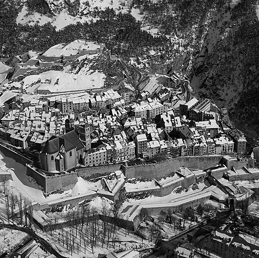 Vue aérienne prise de l'ouest.
