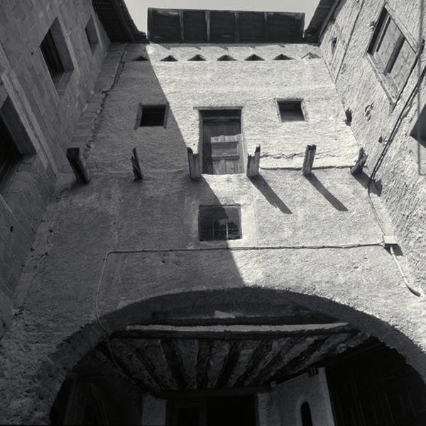 Façade sud. Niveaux supérieurs.