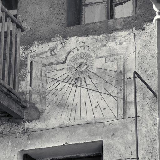Pont-de-Cervières. Parcelle 323. Façade sud. Cadran solaire daté 1845.