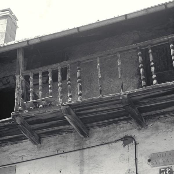 Balcon de bois.