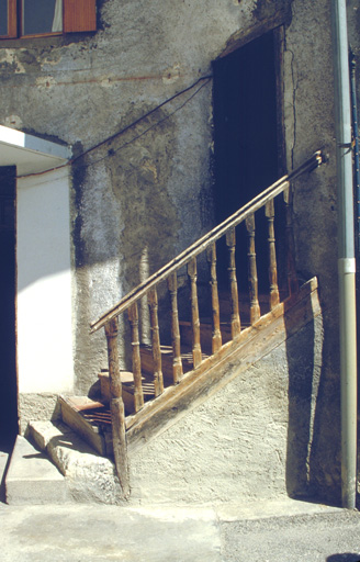 Pont-de-Cervières. Parcelle 253. Escalier extérieur.