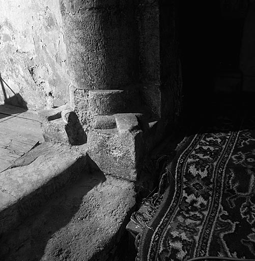 Chapelle latérale nord. Base de la retombée droite de l'arc d'entrée.