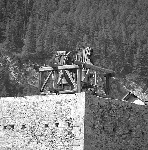 Le clocher. Vue prise du sud-est avant réfection de la toiture.