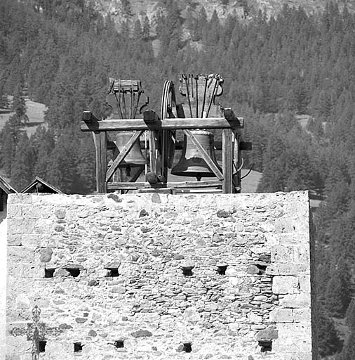 Le clocher. Vue prise du sud avant réfection de la toiture.