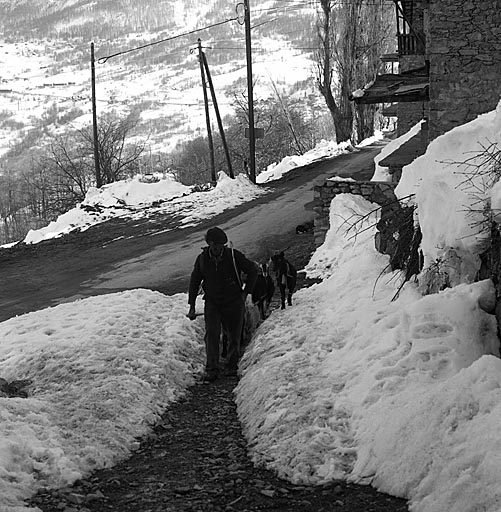 Puy-Aillaud. Circulation par temps de neige.