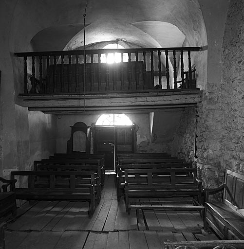 Vue prise du choeur vers la nef.