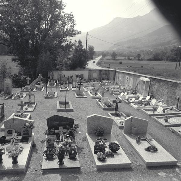 Le cimetière. Vue prise du nord.