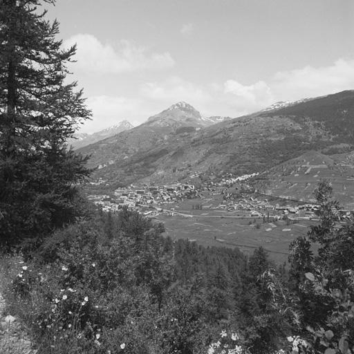 Vue de situation prise du sud-est.