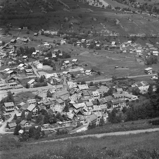 Vue d'ensemble prise du sud-est.