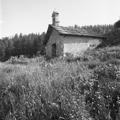 La Salle, Goudissard, chapelle Notre-Dame-des-Neiges.Vue de volume prise de l'est. ; La Salle-les-Alpes. Goudissard. Chapelle Notre-Dame-des-Neiges. Vue de volume prise de l'est.