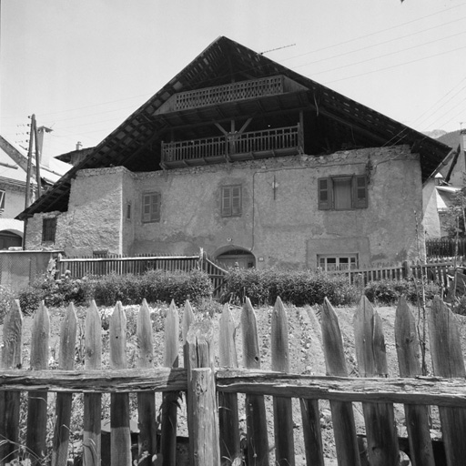 Chef-lieu. Les Aillauds. Parcelles 90-92. La façade sud.