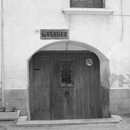 Chantemerle. Parcelle 116. Porte de la court.