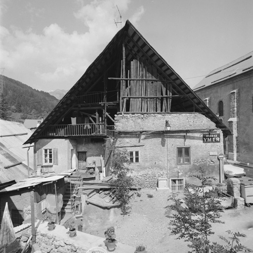 Chantemerle. Parcelle 75. Façade sud-est en mur-pignon.