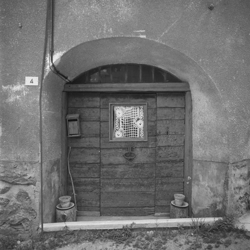 Chantemerle. Parcelle 150. Porte de la court.