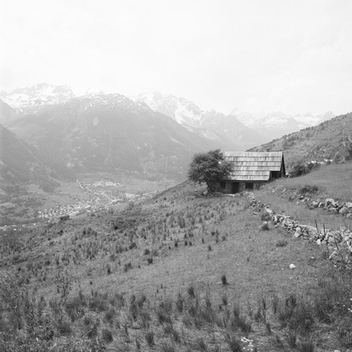 Clos Joutru. Chalet réutilisé en résidence secondaire. Vue de situation.