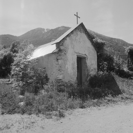 La Salle, Le Bez, chapelle Saint-Joseph. Vue générale prise du sud-est. ; La Salle-les-Alpes. Le Bez. Chapelle Saint-Joseph. Vue générale prise du sud-est.