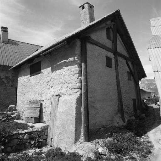 Fréjus. Parcelle 554. Pignon est.