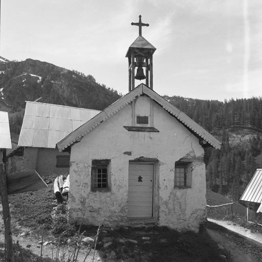 La Salle-les-Alpes, Fréjus : chapelle Saint-Pierre-Saint-Paul. Vue générale du pignon nord.