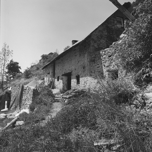 Puy-la-Salle. P. 1007. Chalet, façade.